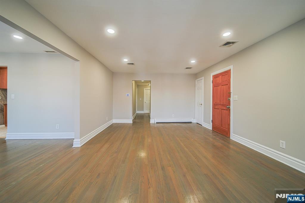 2460 1st Street Fort Lee, NJ 07024 - Photo 6 of 29