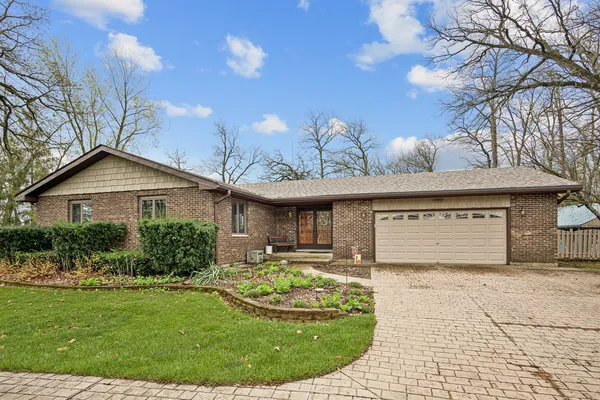 $569,900 | 48-w607 Whispering Oaks Drive, Hampshire, IL 60140