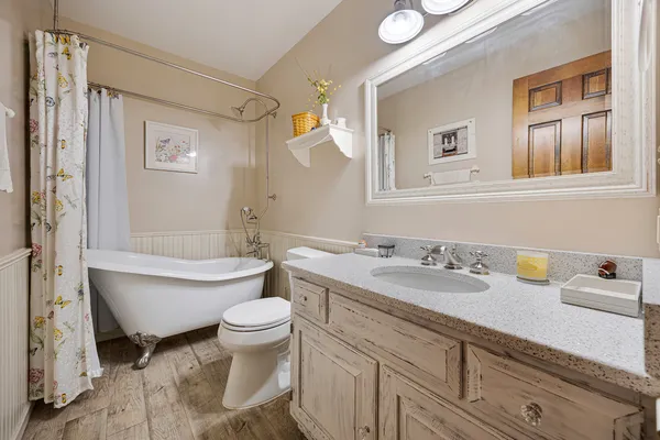 $569,900 | 48-w607 Whispering Oaks Drive, Hampshire, IL 60140