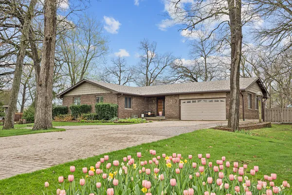 $569,900 | 48-w607 Whispering Oaks Drive, Hampshire, IL 60140