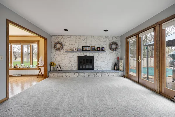 $569,900 | 48-w607 Whispering Oaks Drive, Hampshire, IL 60140
