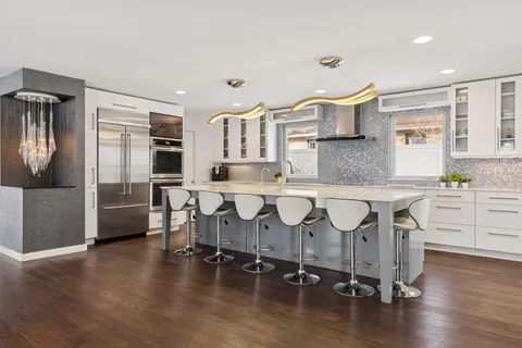 $1,150,000 | 2701 Glenhurst Avenue, St. Louis Park, MN 55416