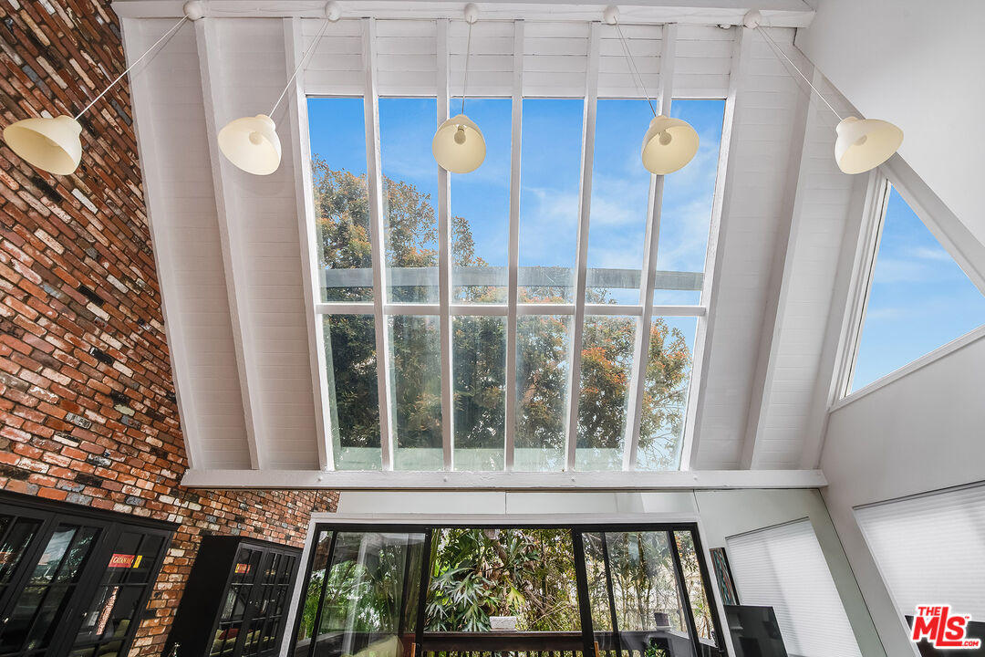 33 Reef Street, Unit 4 Marina del Rey, CA 90292 - Photo 26 of 28 a view of a window