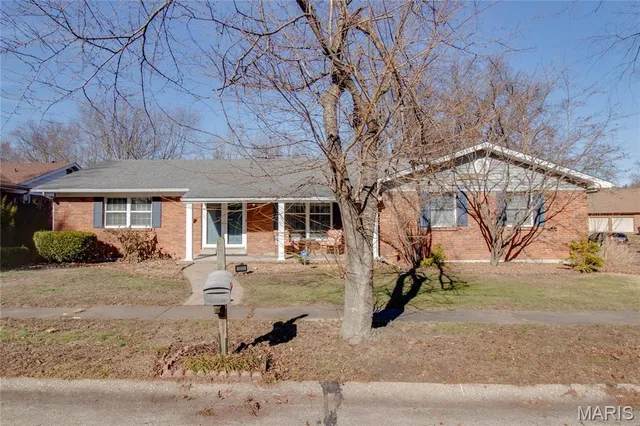 $239,900 | 3933 Arbre Lane, Florissant, MO 63034
