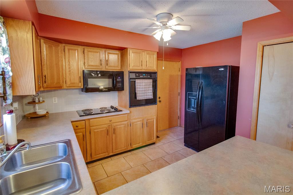 3933 Arbre Lane Florissant, MO 63034 - Photo 12 of 49