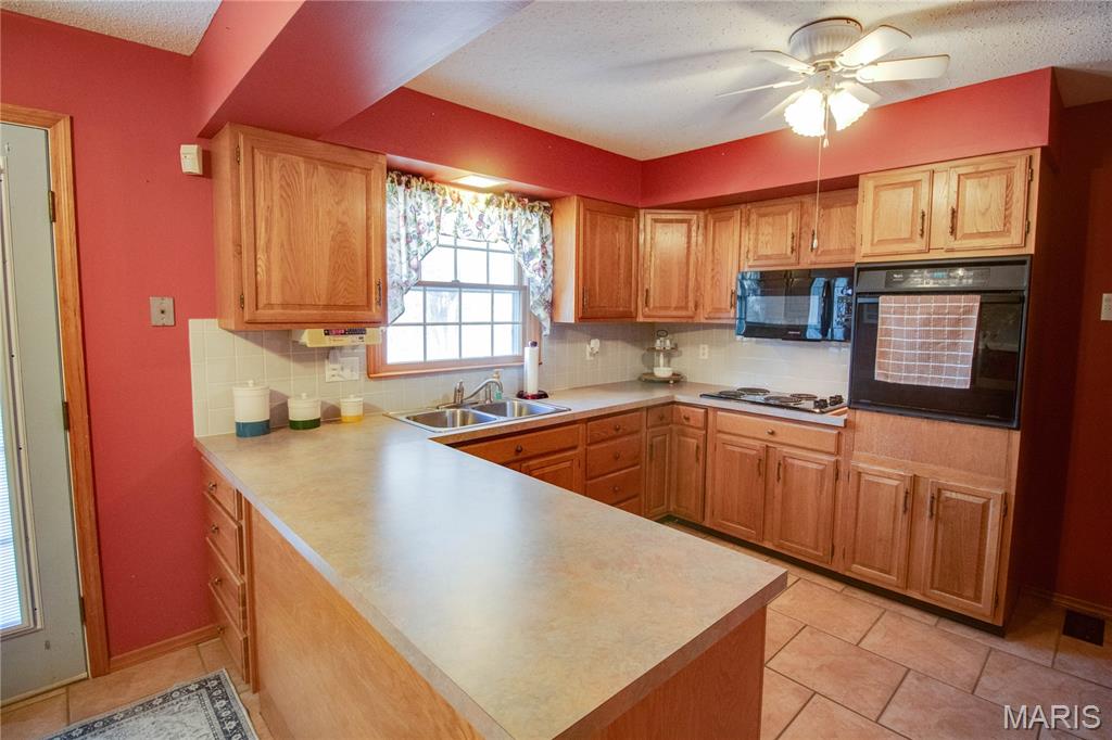 3933 Arbre Lane Florissant, MO 63034 - Photo 15 of 49