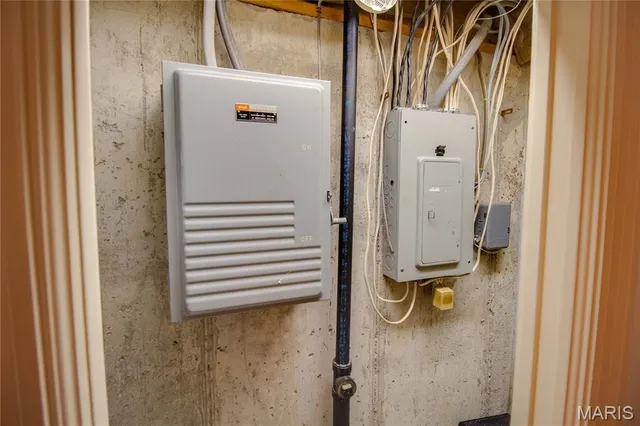 $239,900 | 3933 Arbre Lane, Florissant, MO 63034