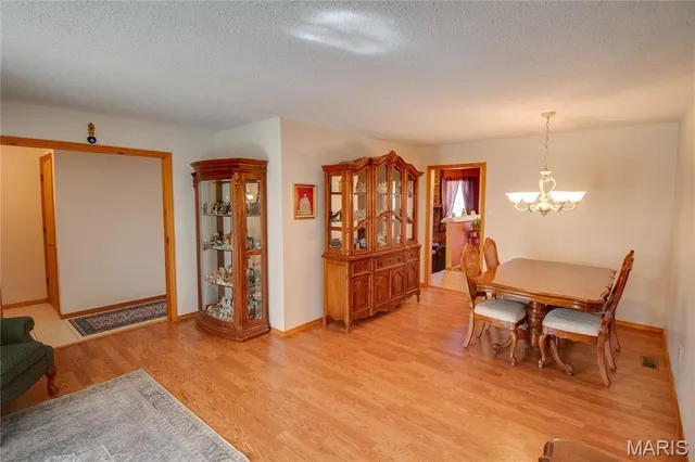 $239,900 | 3933 Arbre Lane, Florissant, MO 63034