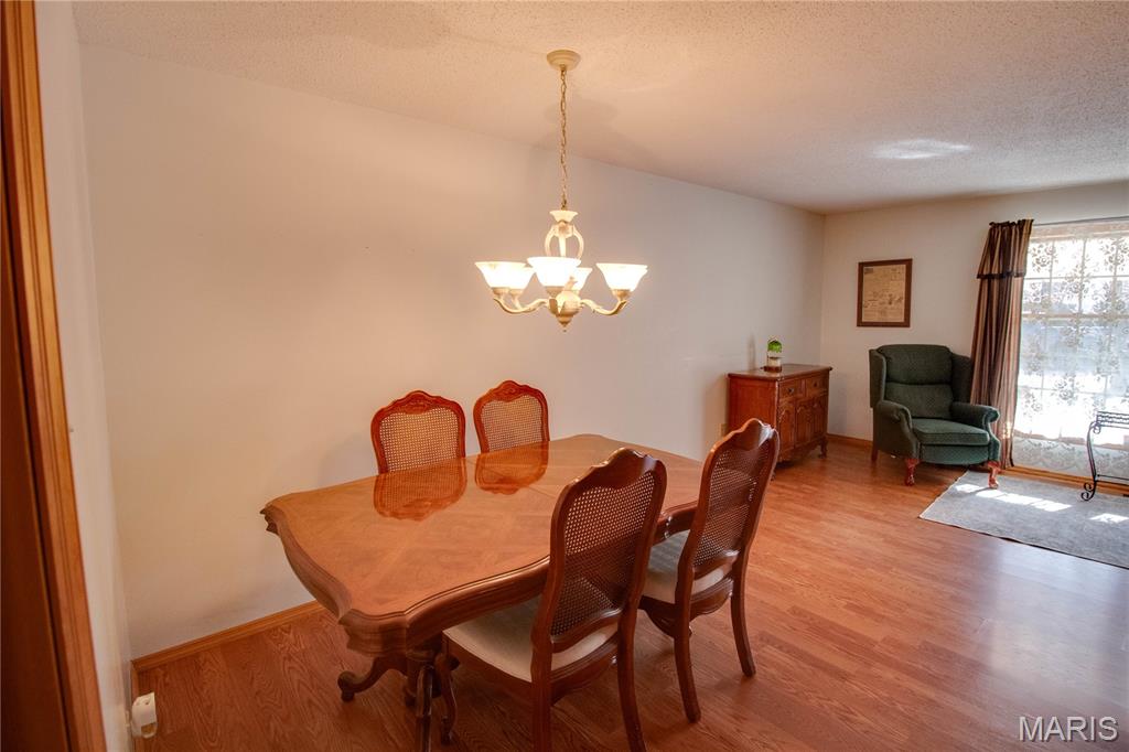 3933 Arbre Lane Florissant, MO 63034 - Photo 10 of 49