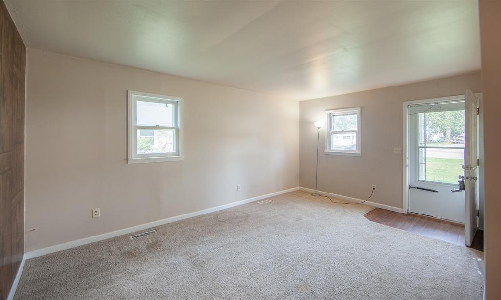 1402 Roe Avenue Alexandria, IN 46001 - Photo 4 of 25 Gallery Image 4