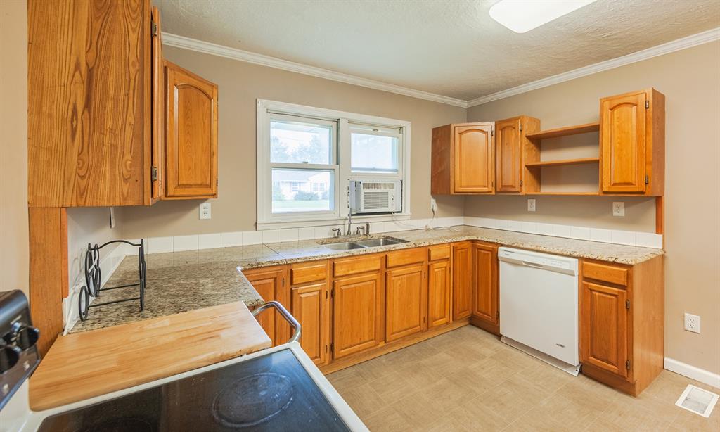 1402 Roe Avenue Alexandria, IN 46001 - Photo 8 of 25 Gallery Image 8