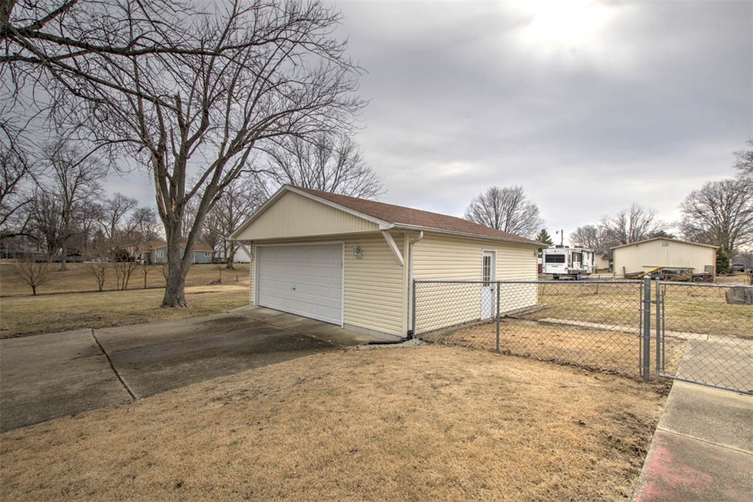 635 Mill Street Mount Zion, IL 62549 - Photo 26 of 30