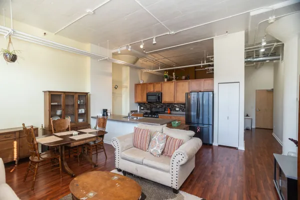 $230,000 | 2323 West Pershing Road, Unit 140, Chicago, IL 60609