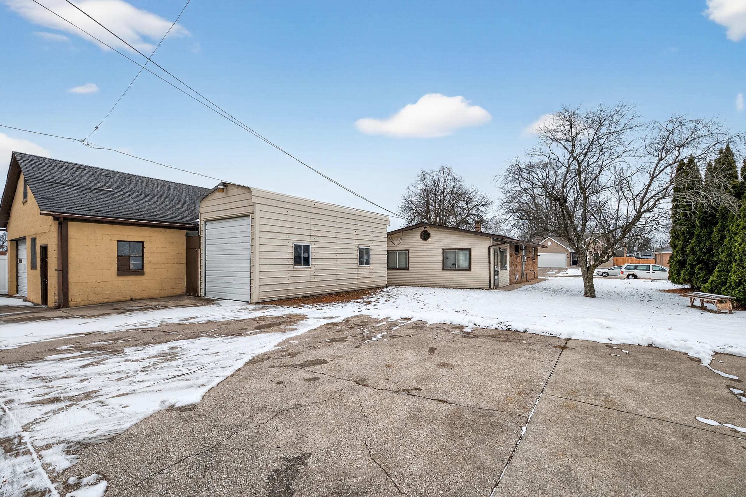 3312 1st Avenue Racine, WI 53402 - Photo 20 of 26 Garages
