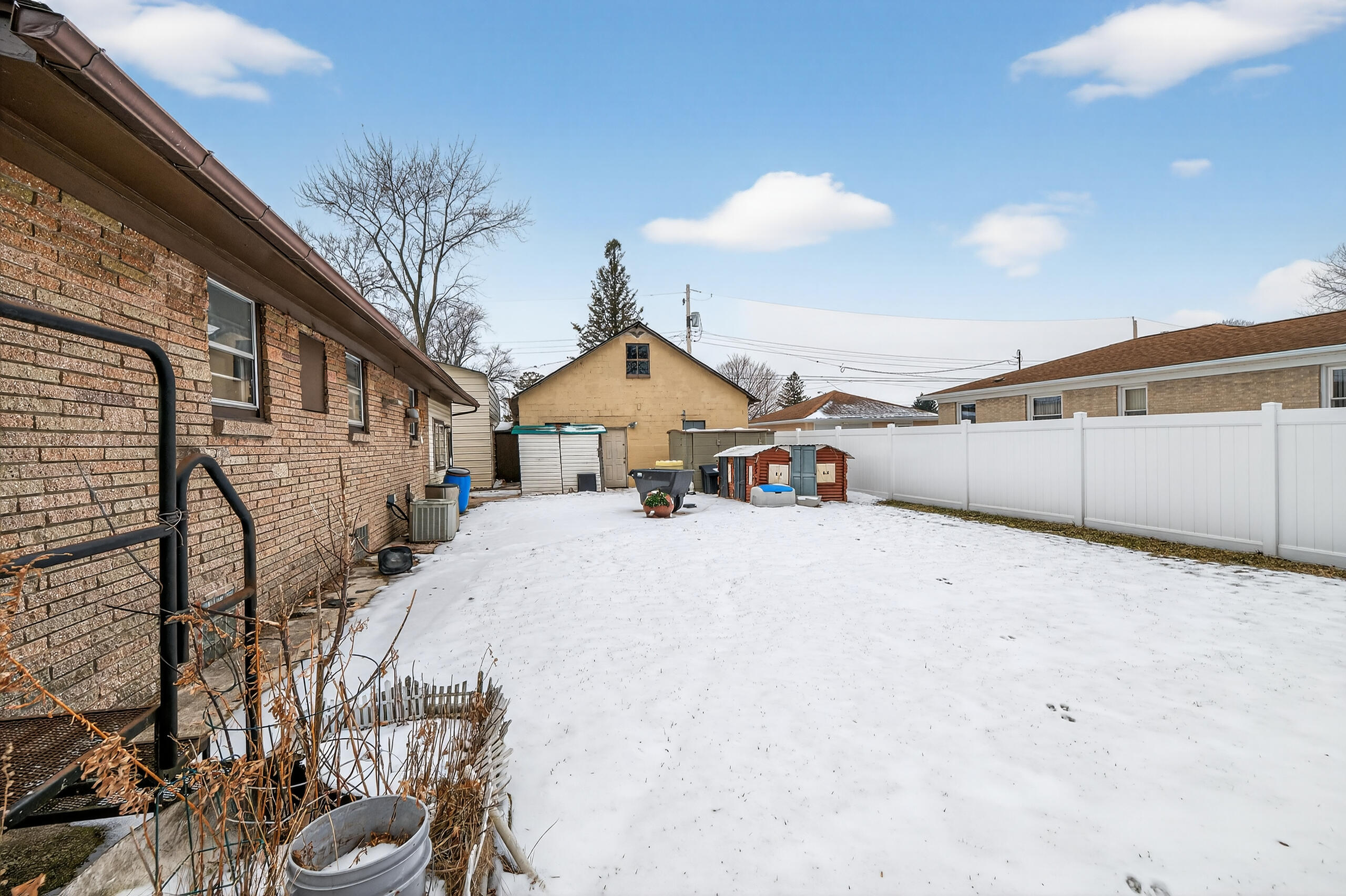 3312 1st Avenue Racine, WI 53402 - Photo 21 of 26 Yard