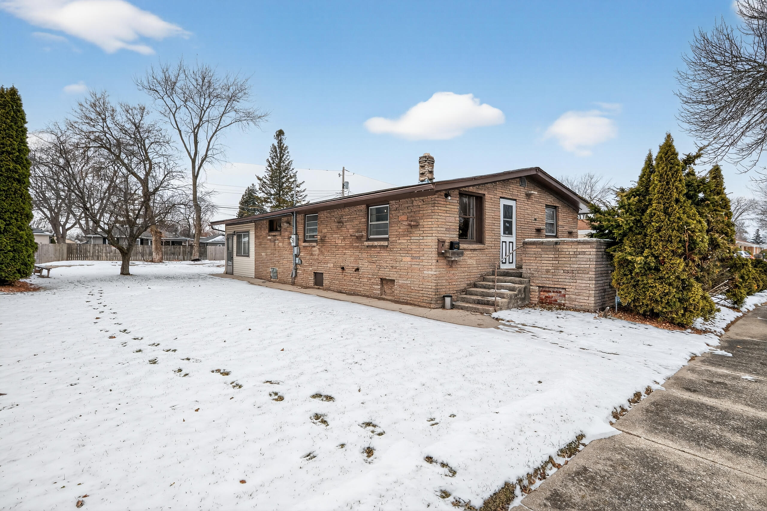 3312 1st Avenue Racine, WI 53402 - Photo 23 of 26 Yard