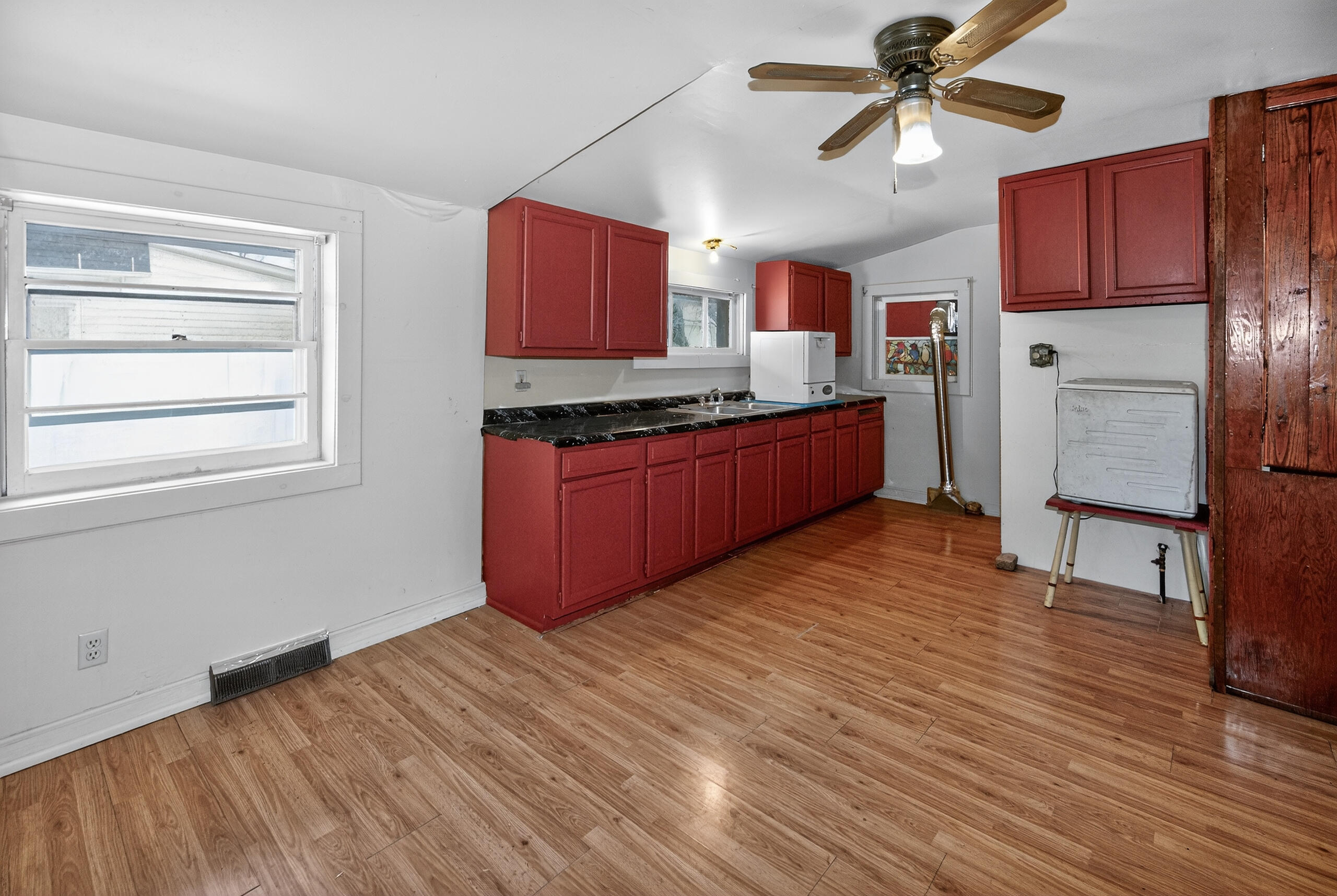 3312 1st Avenue Racine, WI 53402 - Photo 8 of 26 Kitchen