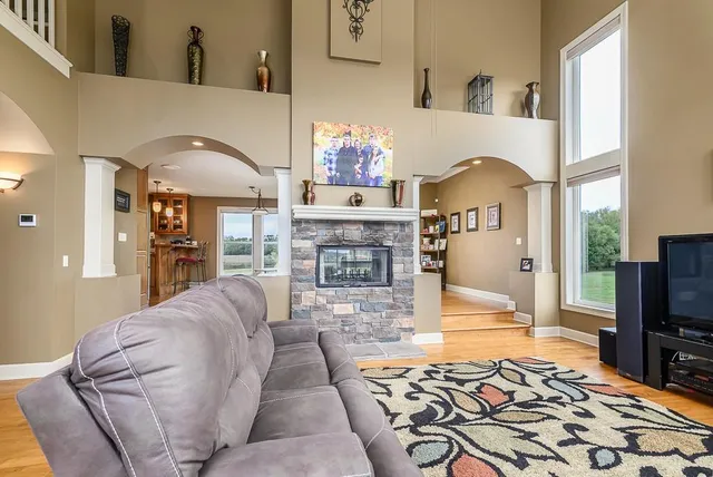 $779,950 | 924 East 1938th Road, Eudora, KS 66025