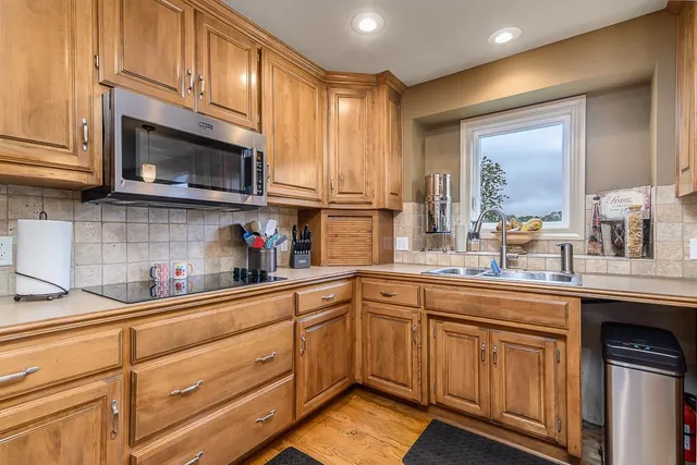 $779,950 | 924 East 1938th Road, Eudora, KS 66025