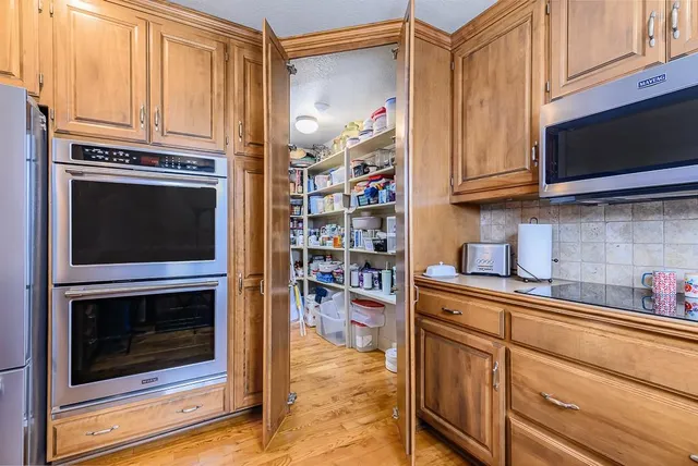 $779,950 | 924 East 1938th Road, Eudora, KS 66025