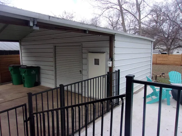 $449,900 | 207 East Wallace Street, Llano, TX 78643