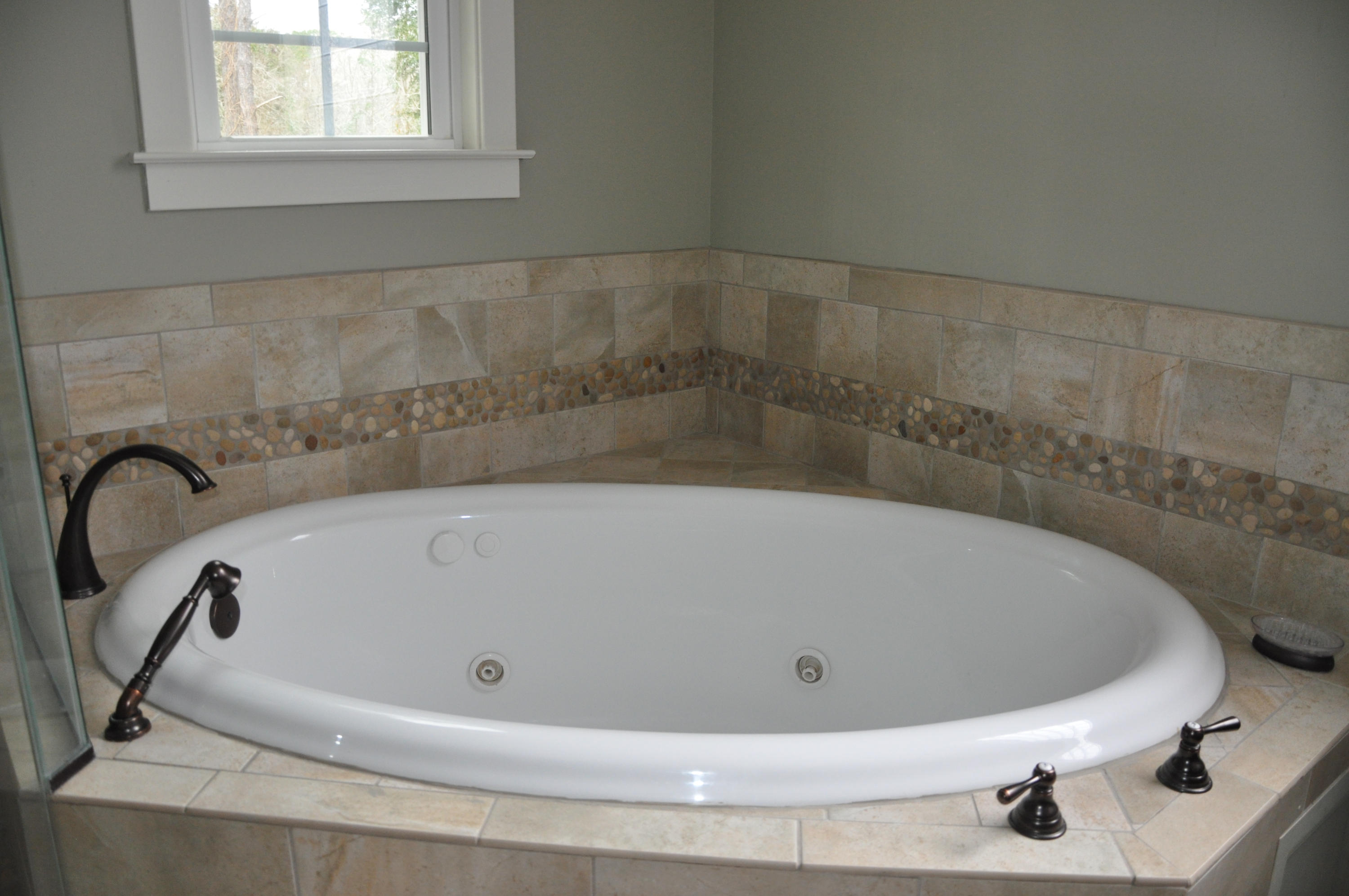 7327 Commodore Road Hollywood, SC 29449 - Photo 14 of 37 Master bath tub