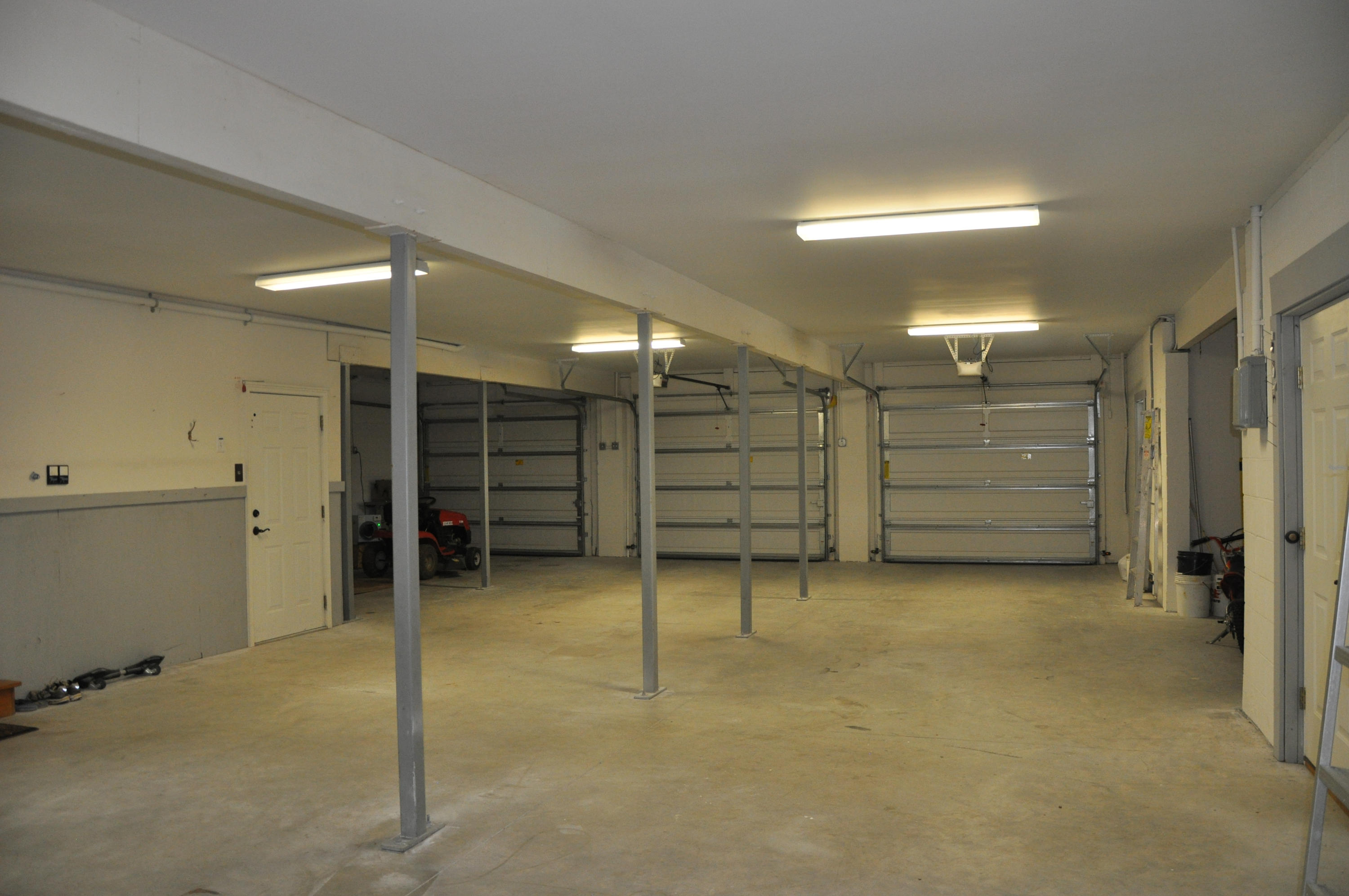 7327 Commodore Road Hollywood, SC 29449 - Photo 24 of 37 Garage