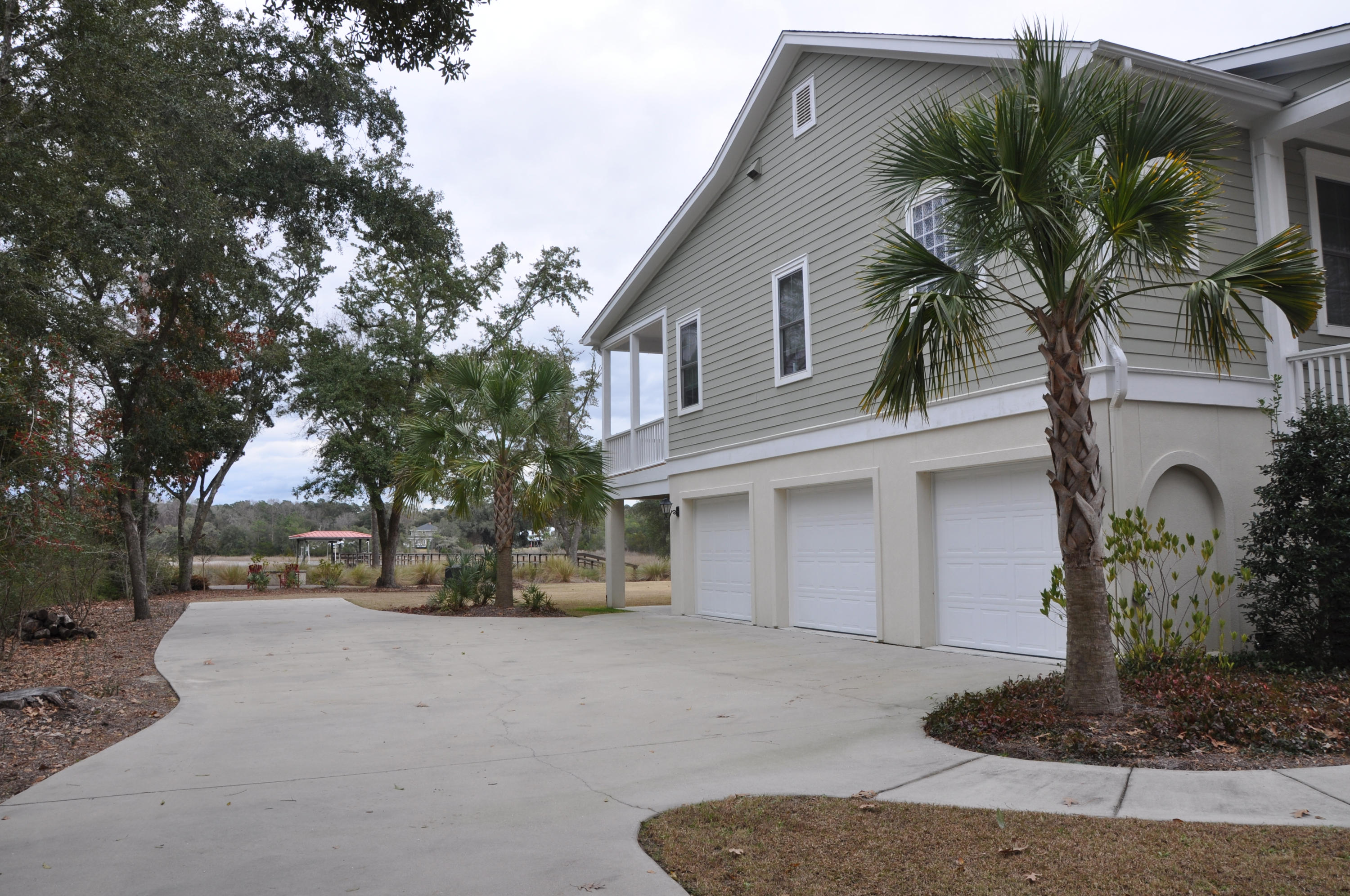 7327 Commodore Road Hollywood, SC 29449 - Photo 34 of 37 Driveway and parking