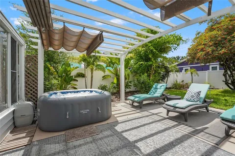 $385,000 | 2705 2nd Avenue West, Bradenton, FL 34205