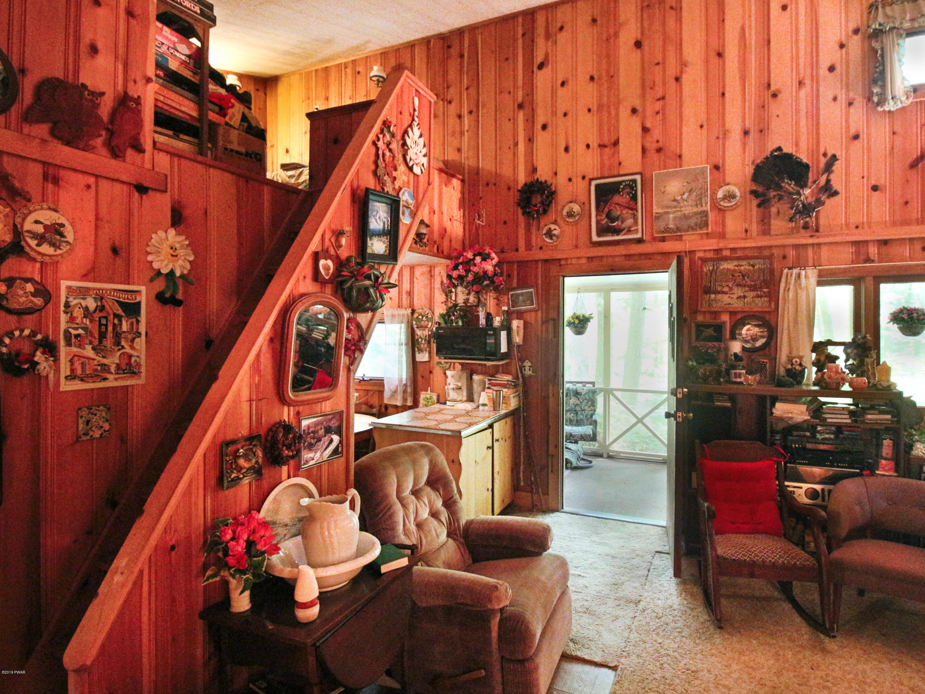 105 Oneida Road Shohola, PA 18458 - Photo 16 of 34 Living Area