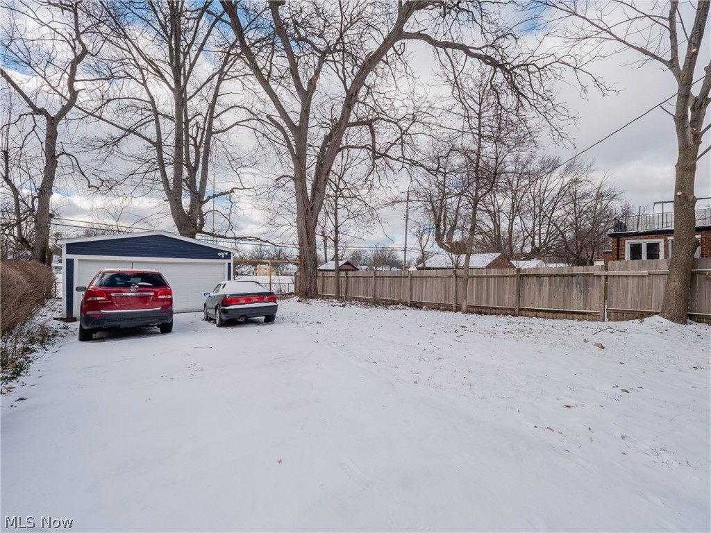 1048 Pennfield Road Cleveland, OH 44121 - Photo 21 of 23