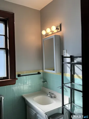 $1,550 | 10 Erin Street, Middletown, CT 06457