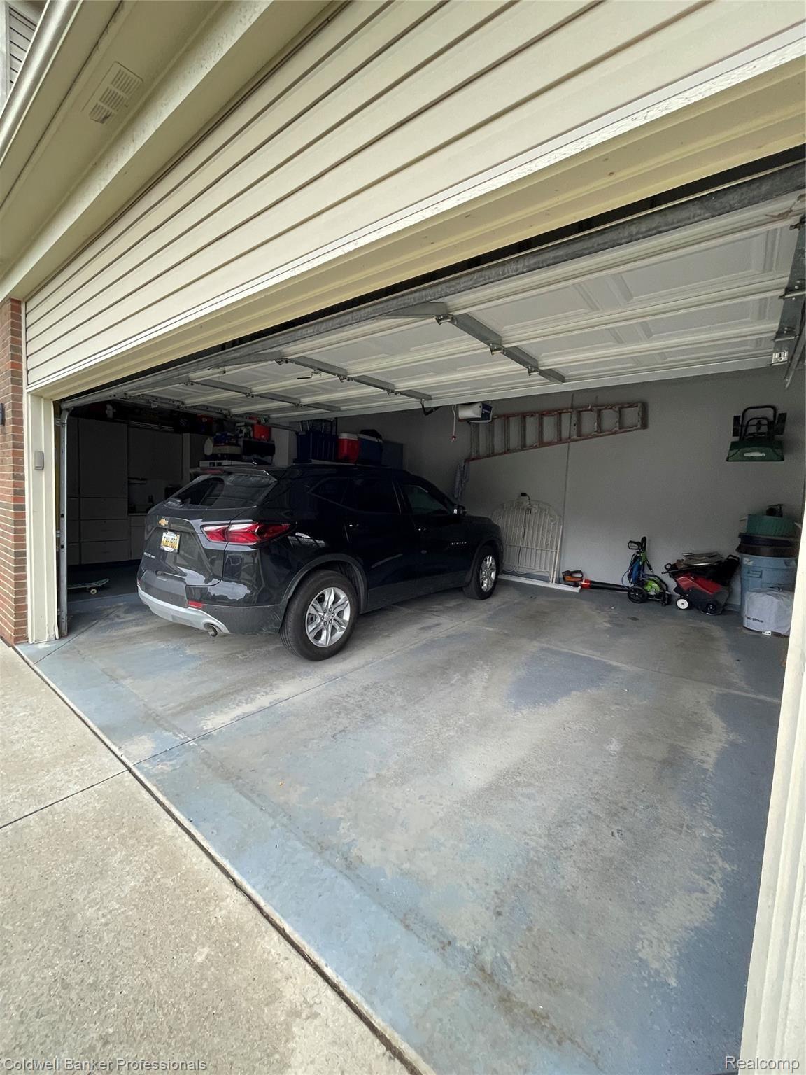 2541 Florence Drive Rochester, MI 48309 - Photo 32 of 33 IMG_3643.JPG