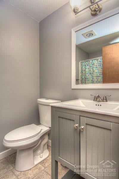 2124 Northeast Wells Acres Road Bend, OR 97701 - Photo 16 of 21 Gallery Image 16