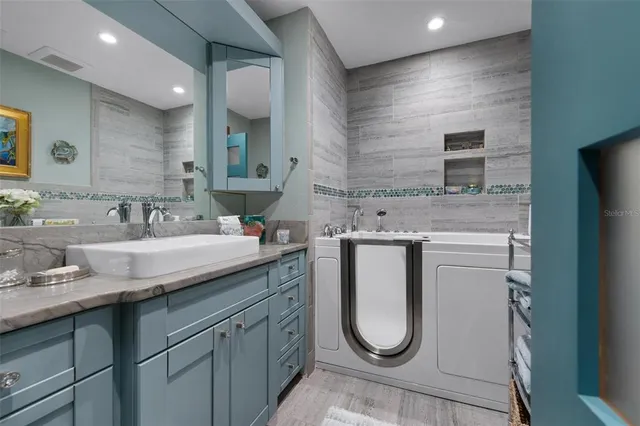 $3,575,000 | 213 Oak Avenue, Anna Maria, FL 34216