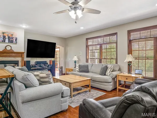 $825,000 | 4775 Highway 157, Edwardsville, IL 62025