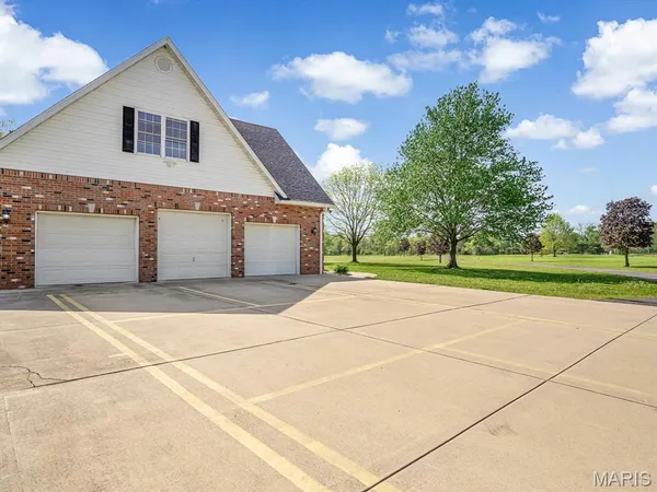 $825,000 | 4775 Highway 157, Edwardsville, IL 62025