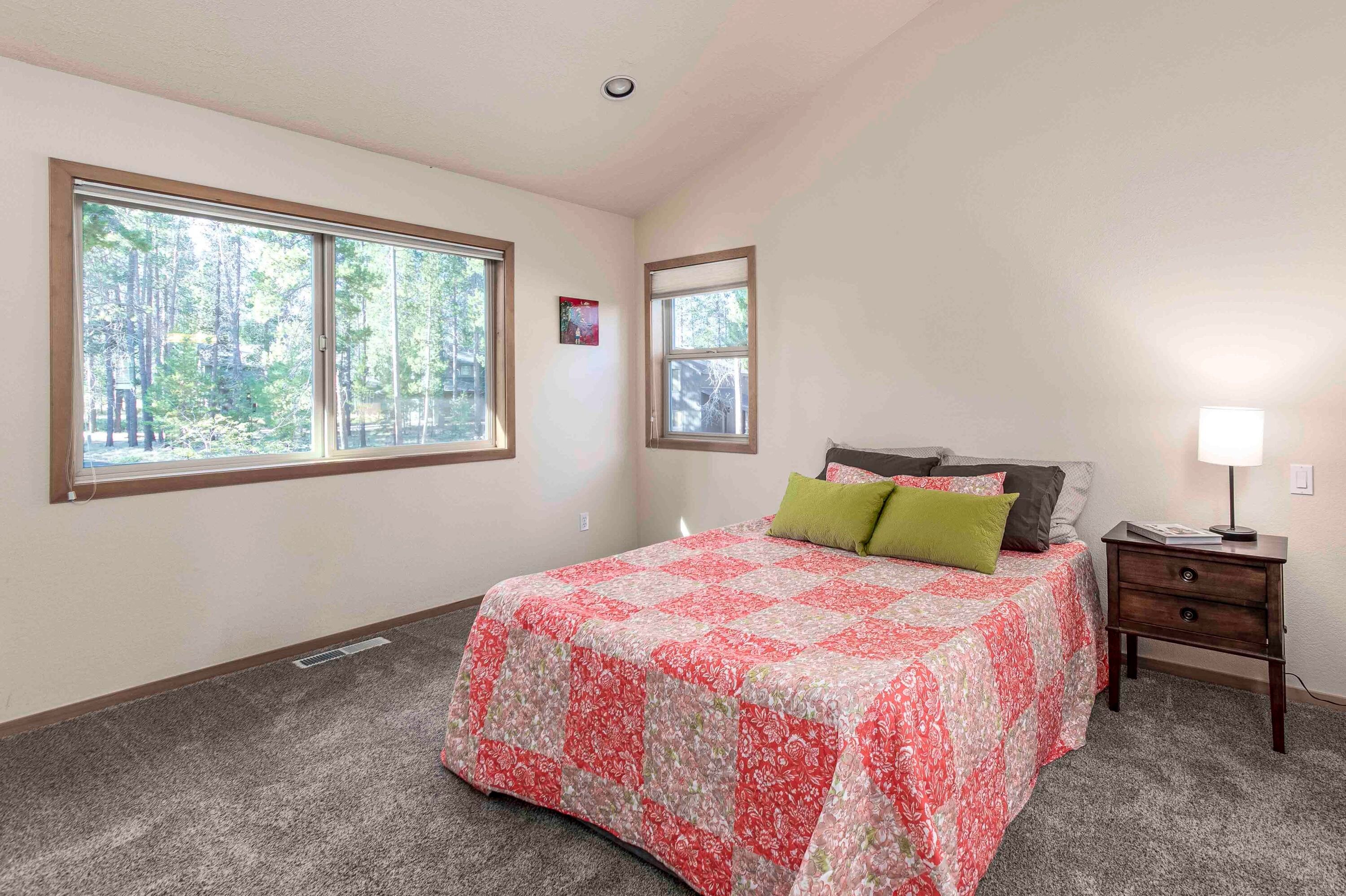 57730 Filbert Lane, Unit 26 Sunriver, OR 97707 - Photo 28 of 36 Spacious and bright!