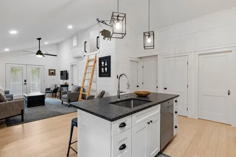 $1,150,000 | 97-104 Burton Road, Moultonborough, NH 03254