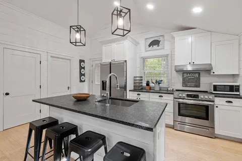 $1,150,000 | 97-104 Burton Road, Moultonborough, NH 03254