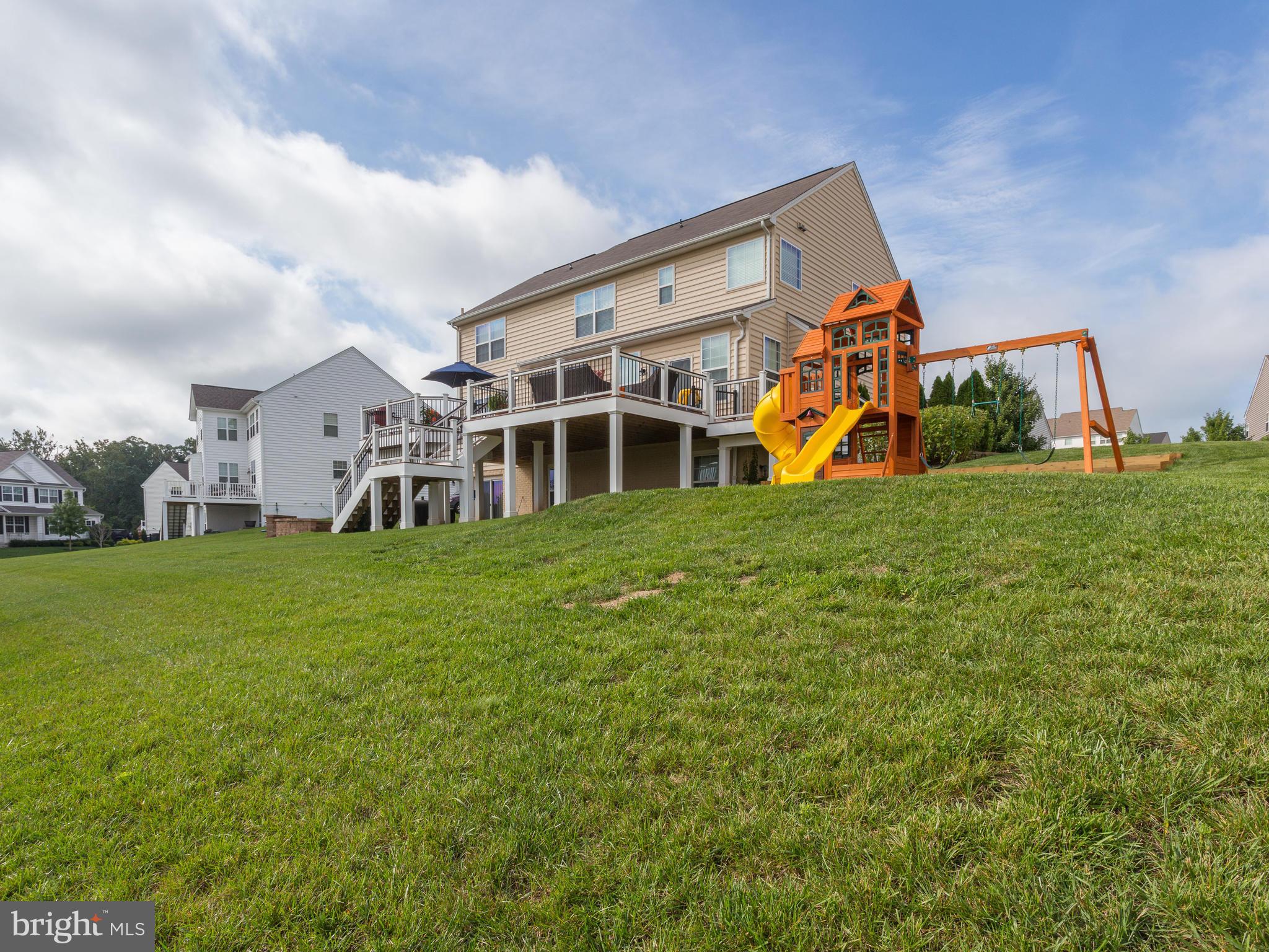 43146 Rocks Way Leesburg, VA 20176 - Photo 4 of 30 Deep backyard with lots of room to play!