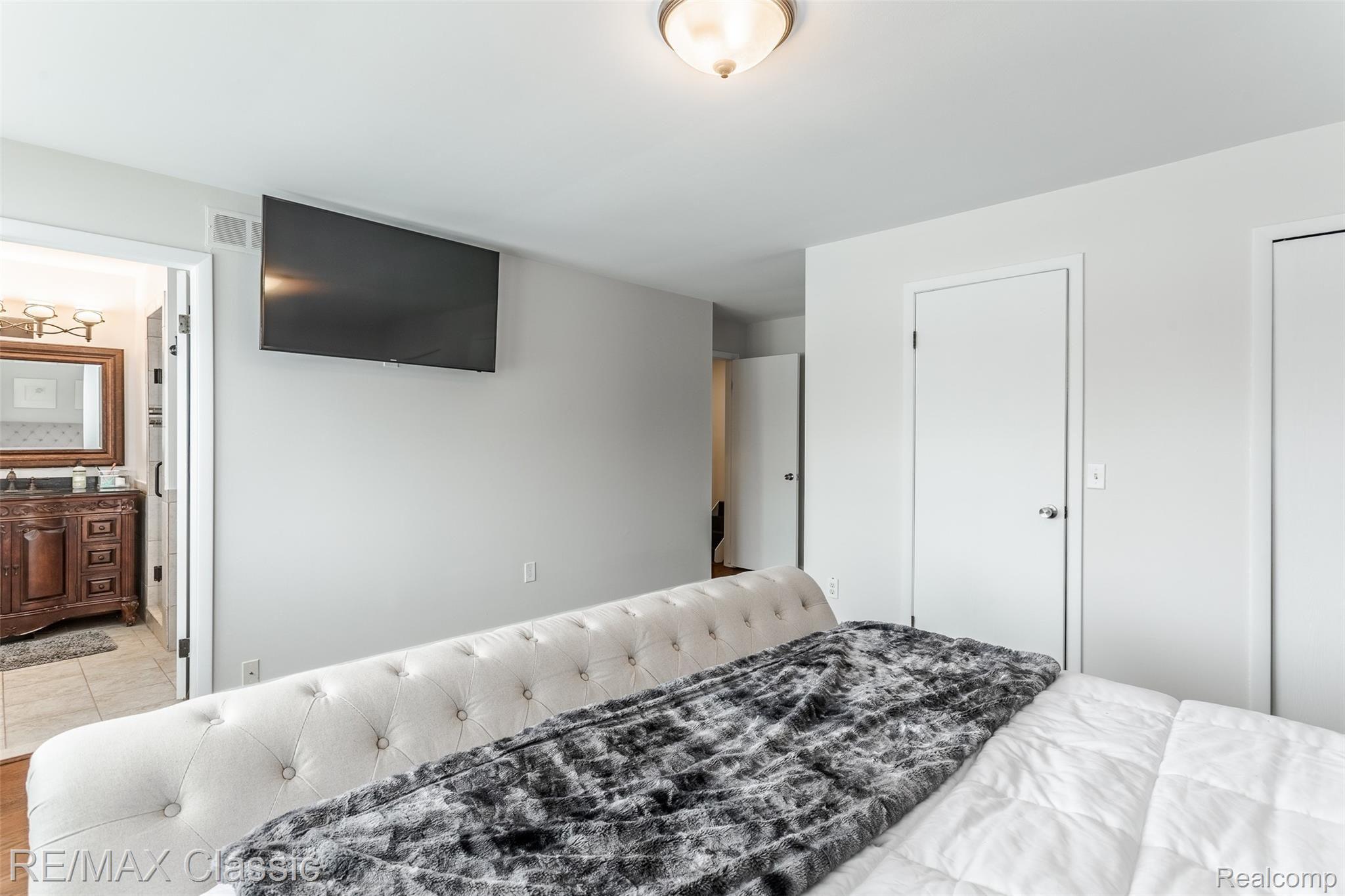 5151 Patrick Road West Bloomfield, MI 48322 - Photo 34 of 43 Patrick-26.jpg