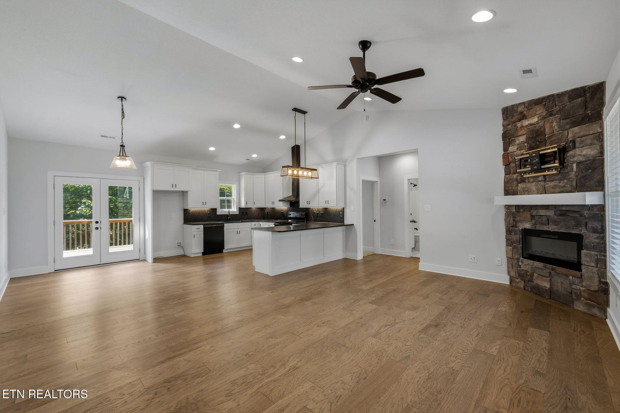 334 Timber Creek Road Maynardville, TN 37807 - Photo 5 of 32 5-web-or-mls-334-Timber-Creek-Rd-Maynard