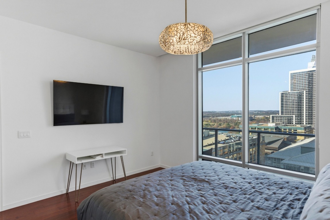 200 Congress Avenue, Unit 14A Austin, TX 78701 - Photo 19 of 40 a view of a livingroom with furniture