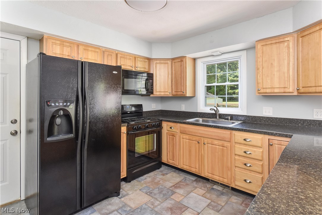 4018 Stow Road Stow, OH 44224 - Photo 9 of 27