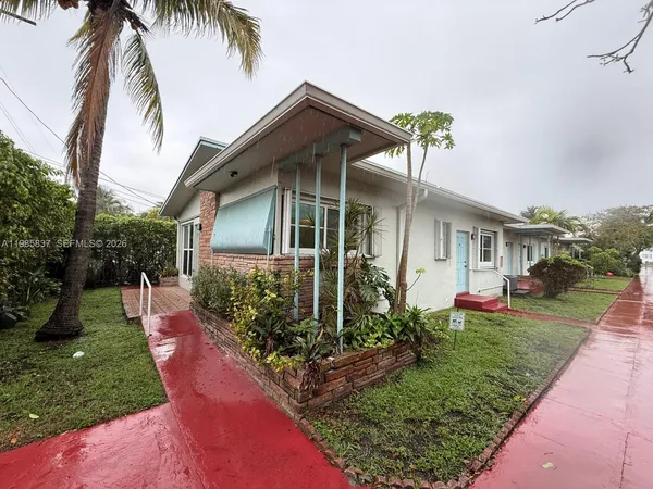 $2,800 | 1247 Marseille Drive, Unit 16, Miami Beach, FL 33141