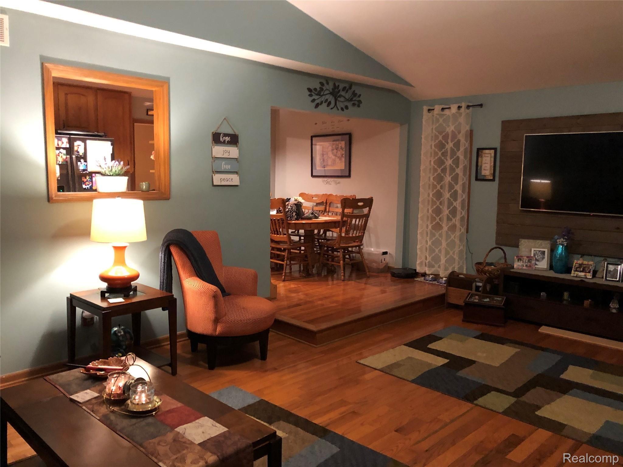 32004 Belcrest Road Rockwood, MI 48173 - Photo 8 of 28 IMG_6262.JPG