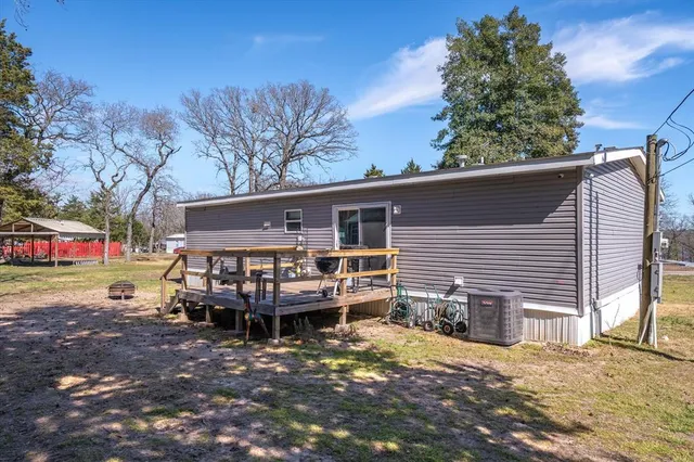 a view of house with a yard