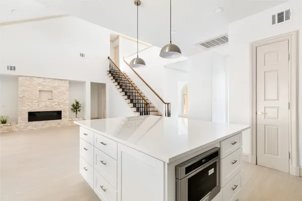 $799,000 | 1207 Vista Del Lago Drive, Huffman, TX 77336