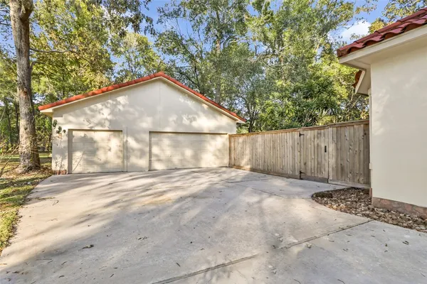 $799,000 | 1207 Vista Del Lago Drive, Huffman, TX 77336